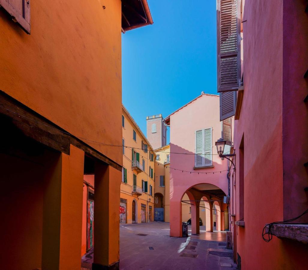 Suite Aldrovandi, With Private Garden Bologna Bagian luar foto
