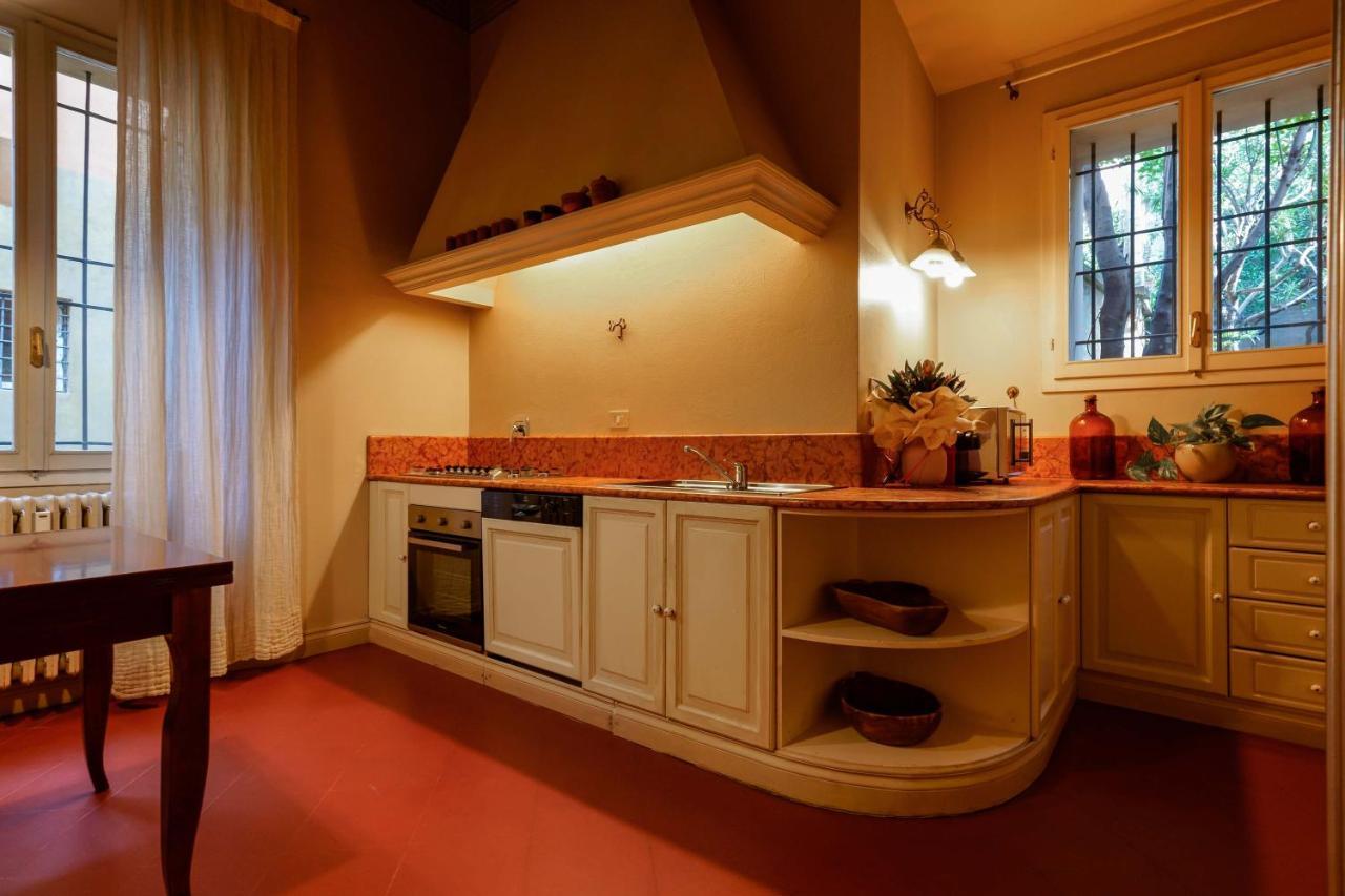Suite Aldrovandi, With Private Garden Bologna Bagian luar foto