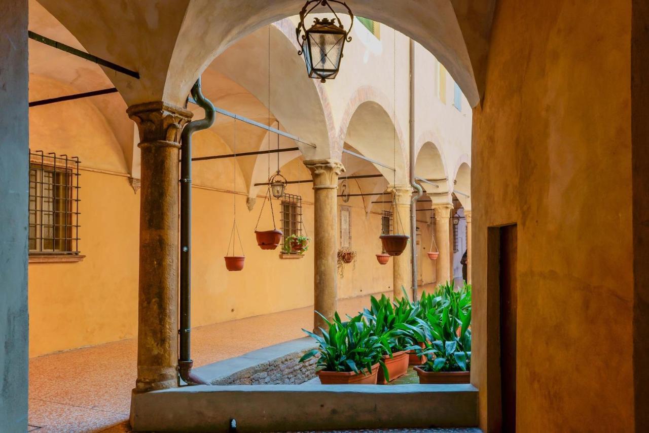 Suite Aldrovandi, With Private Garden Bologna Bagian luar foto