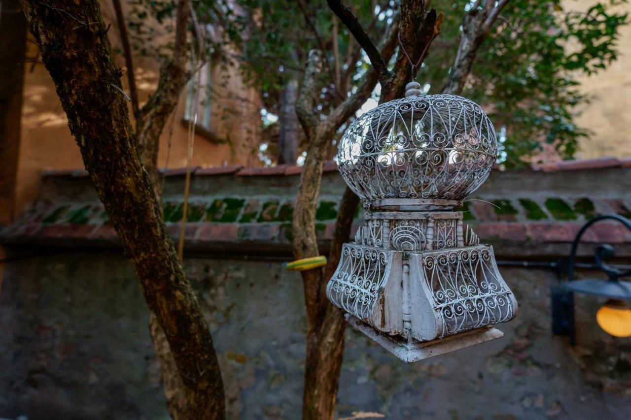 Suite Aldrovandi, With Private Garden Bologna Bagian luar foto