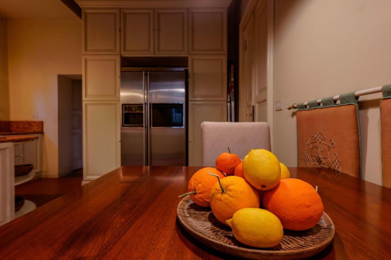 Suite Aldrovandi, With Private Garden Bologna Bagian luar foto